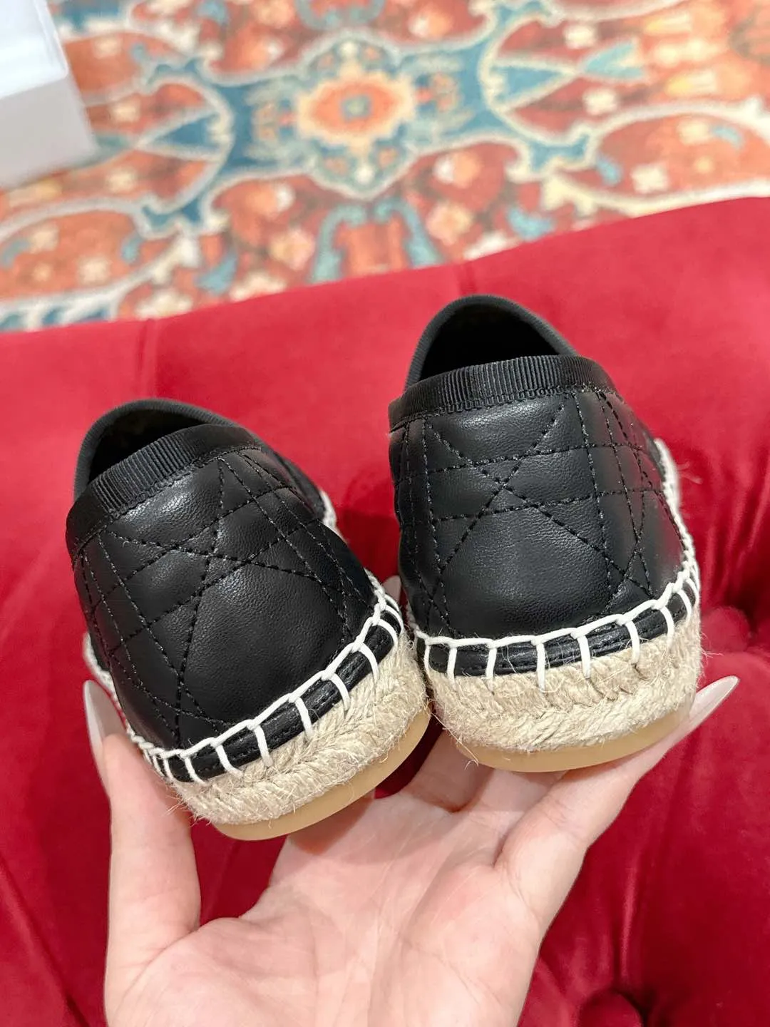 👟👟Ex-factory price 460👟👟 Dior DIOR's new popular early spring fisherman shoes 🆕 Simple, elegant and fashionable, timeless and timeless, it is a classic that will never fade away in the fashion circle, retro fisherman shoes. Original hand-woven surface, electric embroidery technology! Specific cloth surface and rubber outsole. Code number: 35-39 (40.41 customized, non-refundable)